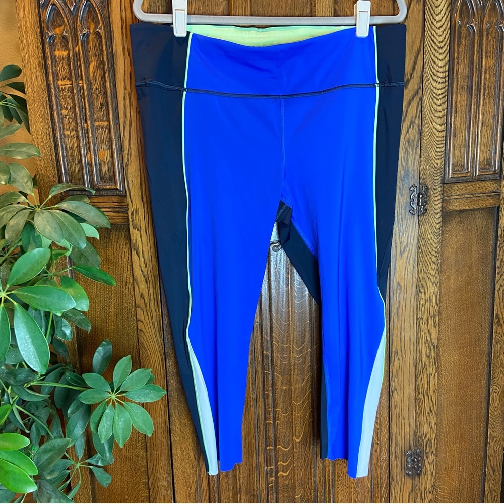 Athleta Velocity Colorblock Capri Leggings